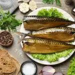 Kā marinēt makreli pudelē: izrādās kā kūpināta