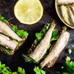 Kāpēc regulāri ēdot sardīnes var uzlabot ādas stāvokli – pētījums