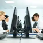 Mīts par “veiksmīgo vientuļnieku” ir sagrauts: attiecību trūkums kaitē darbam,