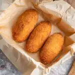 Neviens nesapratīs, ka tajos nav gaļas: sulīgas kotletes ar kartupeļiem